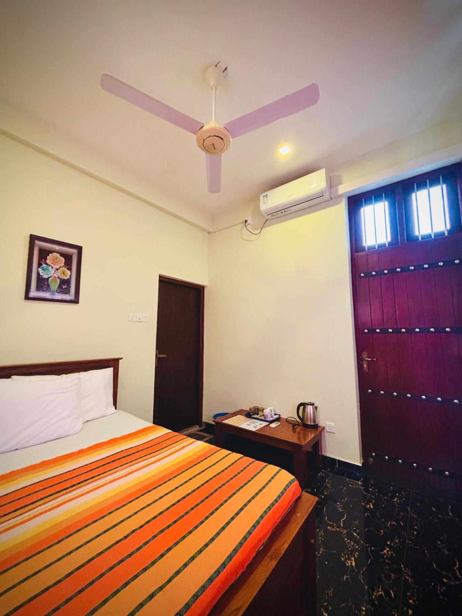 Nirosha Guest House Galle Pokój zdjęcie